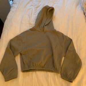 Cropped Zara sweatshirt